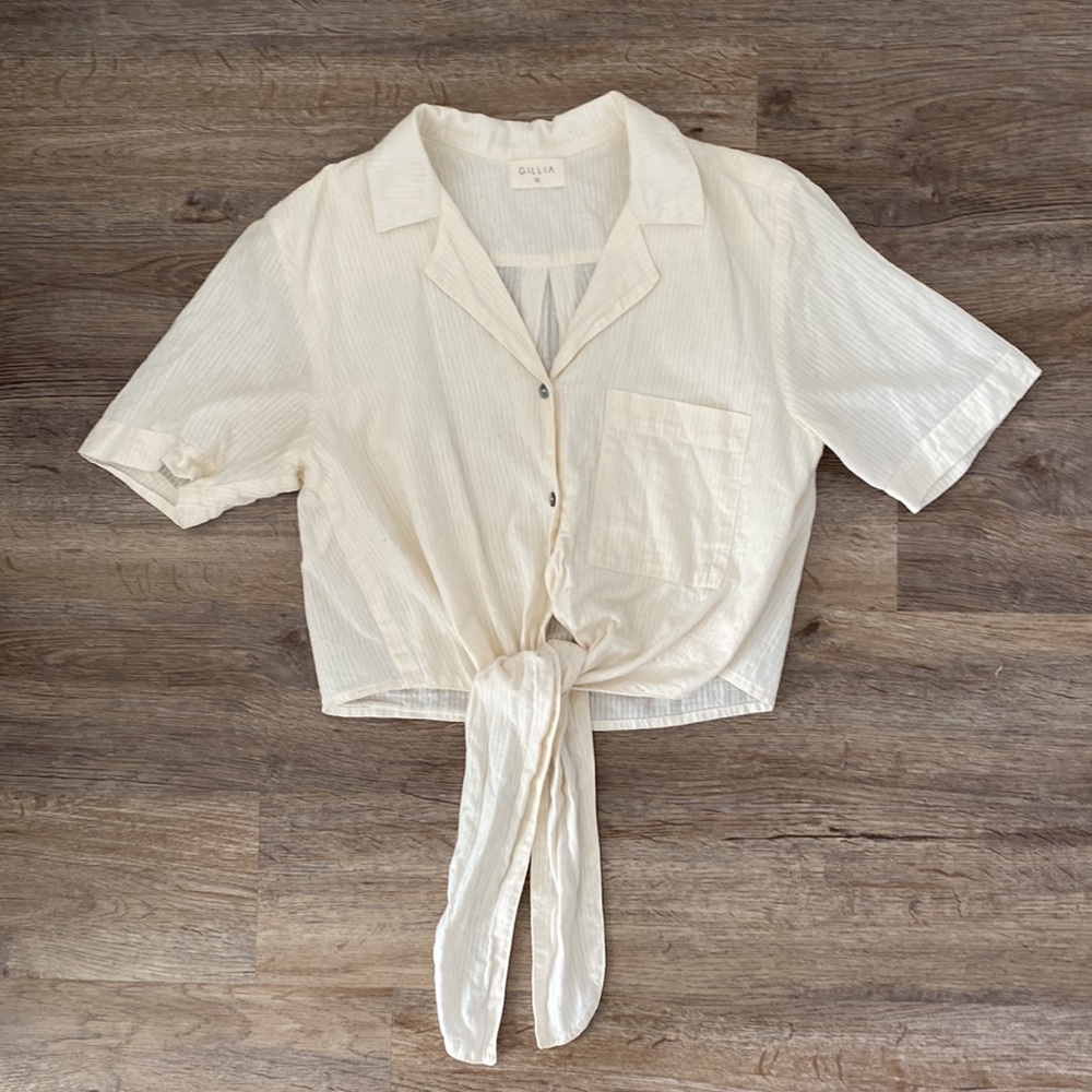 Gillia Collard Cropped Button Down Top